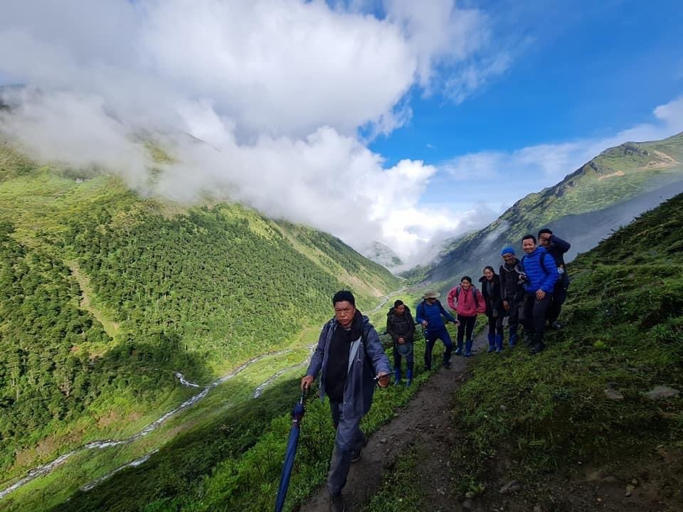 Admirable Health workers vaccinated the citizens at an altitude of 14000 feet srk 94