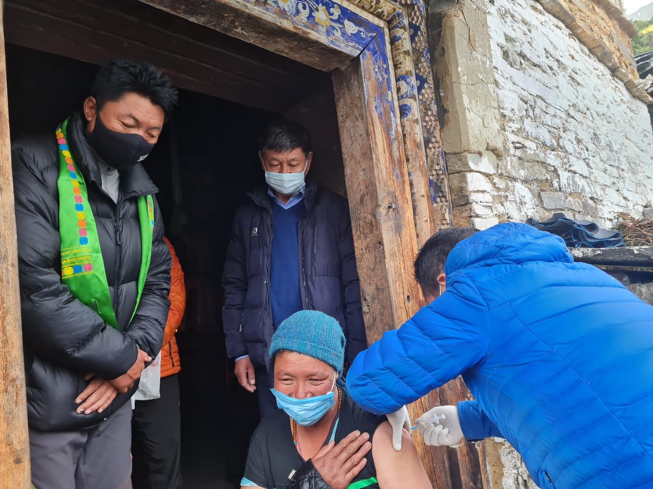 Admirable Health workers vaccinated the citizens at an altitude of 14000 feet srk 94