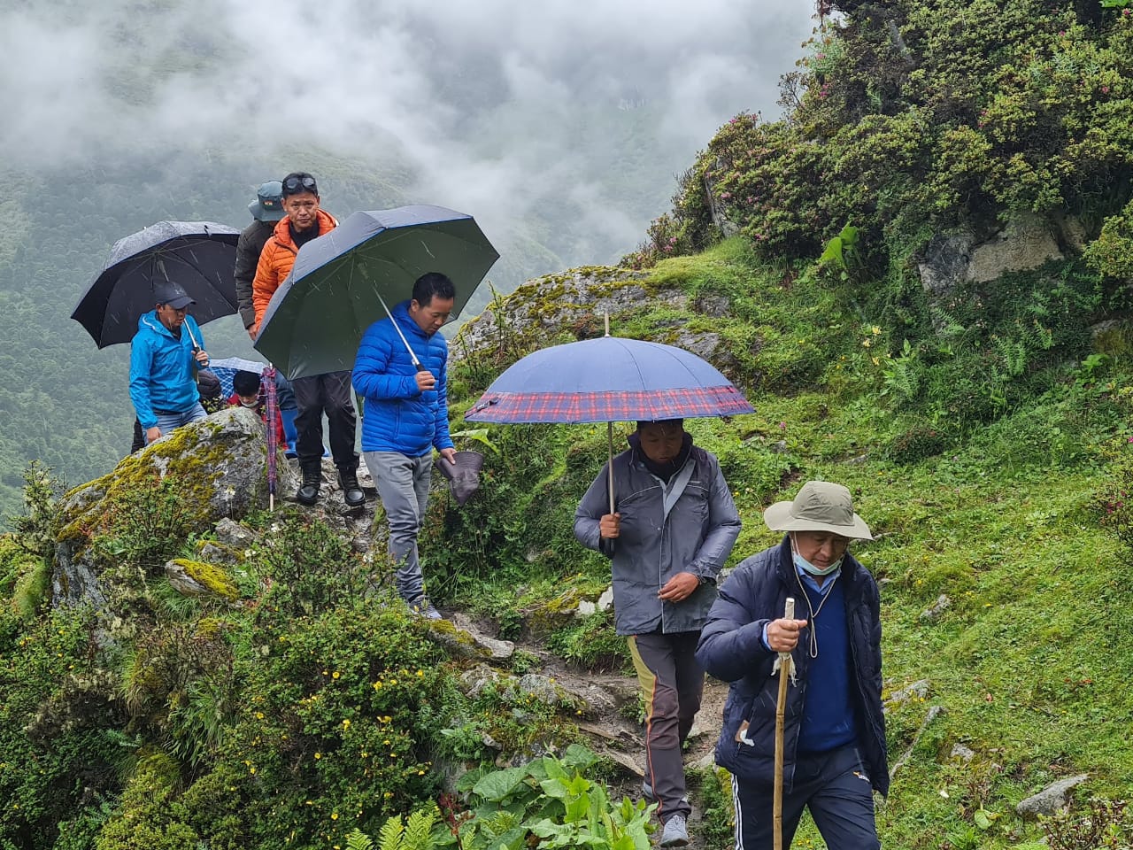 Admirable Health workers vaccinated the citizens at an altitude of 14000 feet srk 94