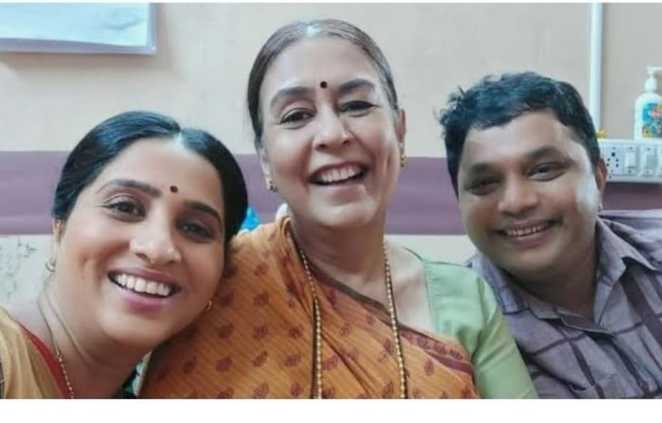 Aai Kuthe Kay Karte Sudhir Kedar Shirsekar Information Photos