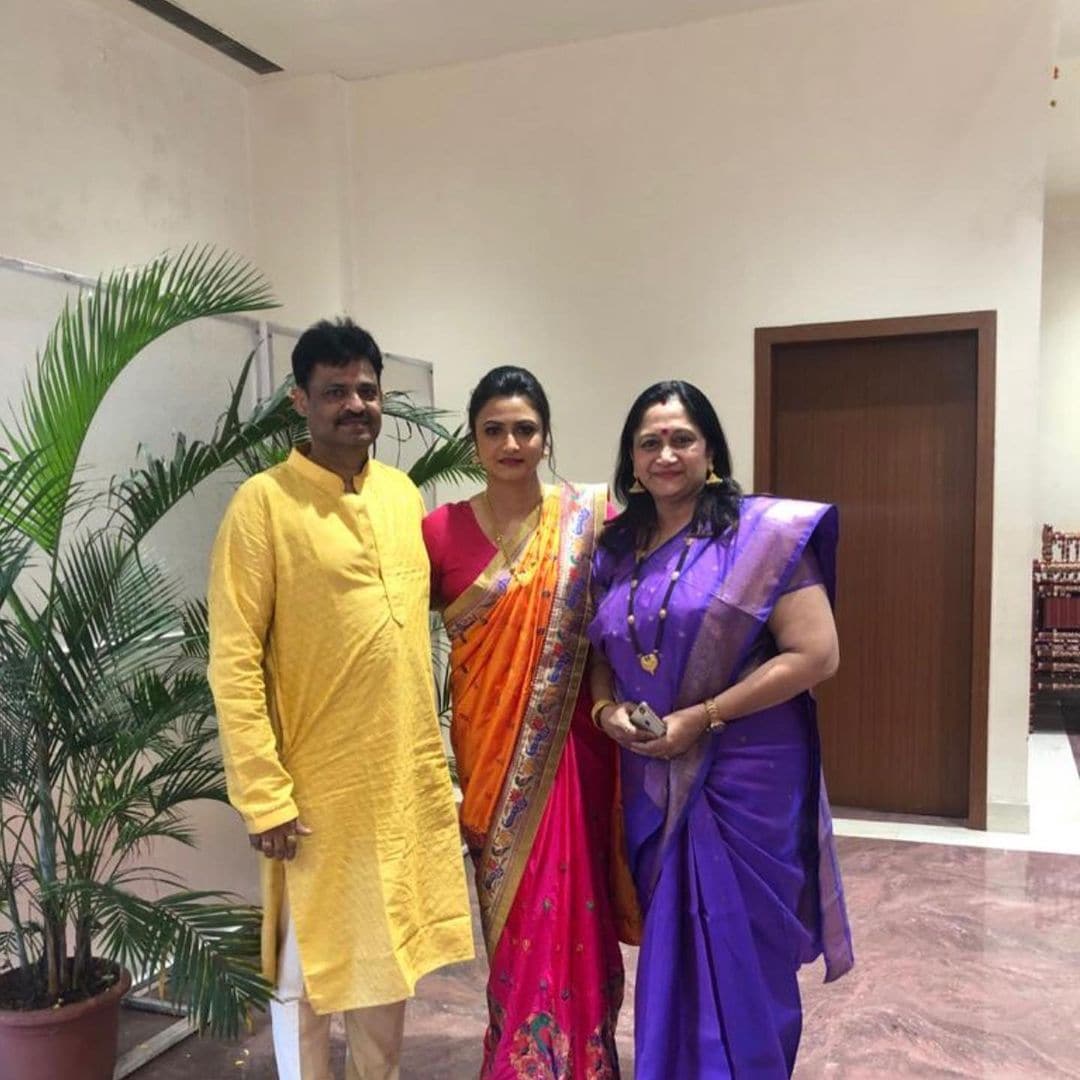 Alka Kubal Athalye Daughters Eashanee Kasturee Information Photos