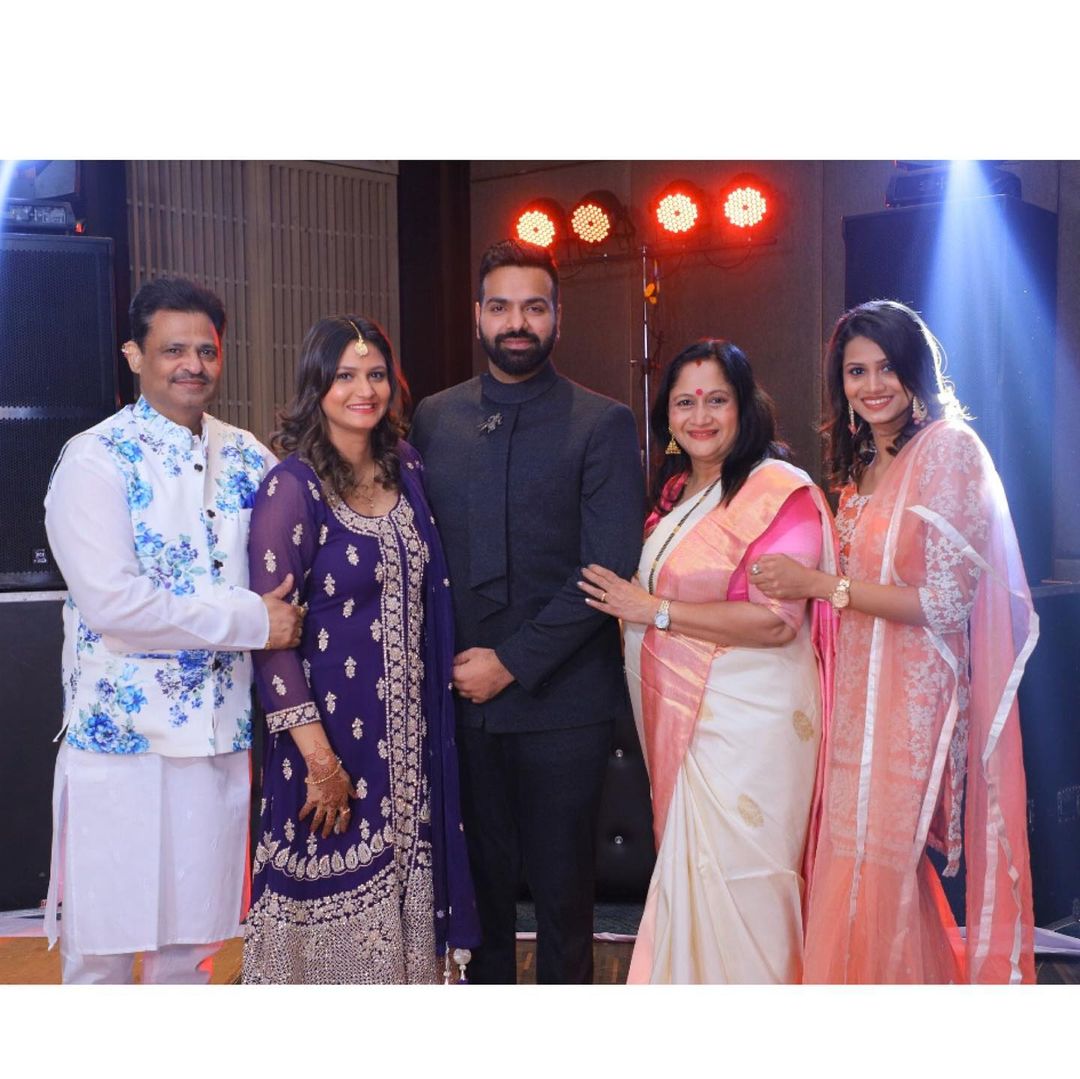 Alka Kubal Athalye Daughters Eashanee Kasturee Information Photos