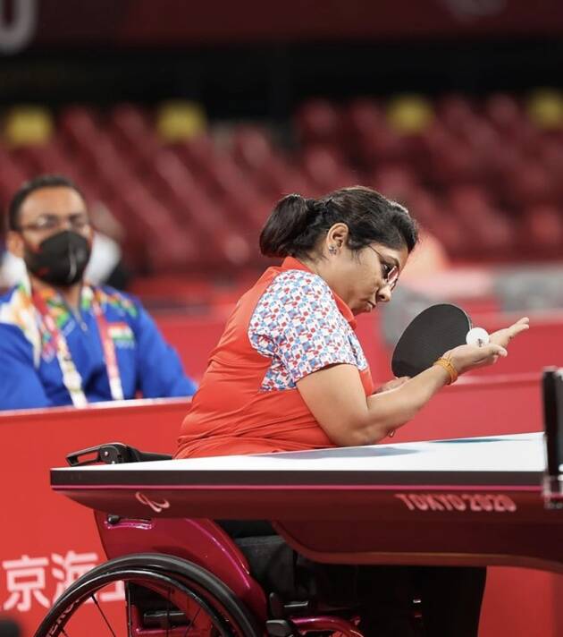 गुजरातच्या मेहसाणा जिल्ह्यात लहान किराणा दुकान चालवणाऱ्या हसमुखभाई पटेल यांची मुलगी असलेली भाविना सुवर्ण पदकाची दावेदार मानली जात होती.