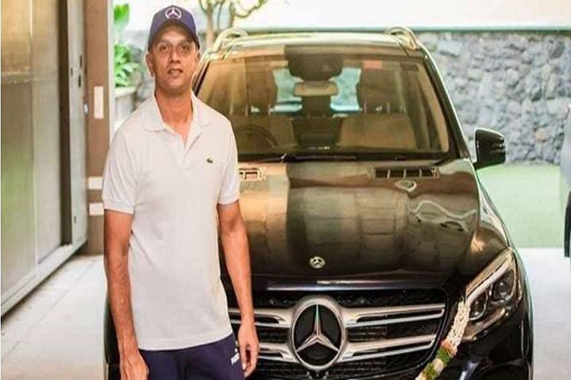 राहुल द्रविड़कडे ऑडी Q5,बीएमडब्लू 5 सीरीज आणि ह्यूंडैची टक्सन कार आहे.