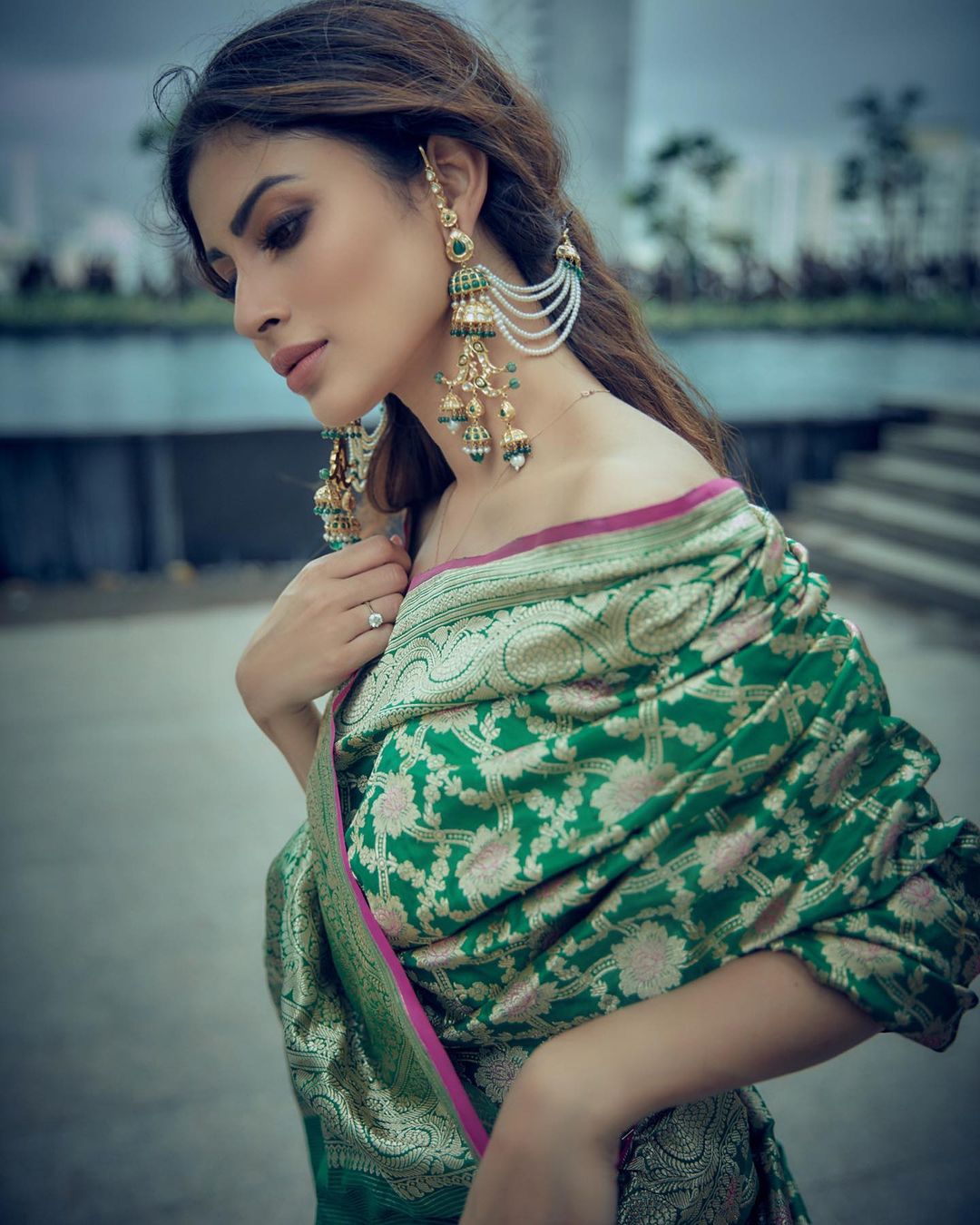 Mouni Roy Without Blouse Banarasi Saree Hot Bold Photos