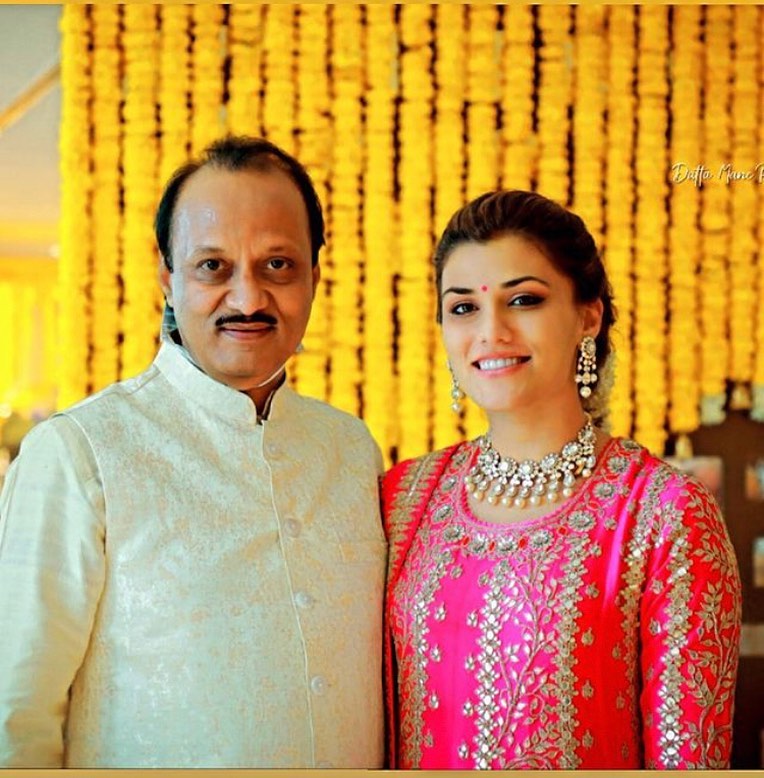 Sharad Pawar Family Shrinivas Pawar Daughter Mithila Pawar Wedding Photos Bangalore