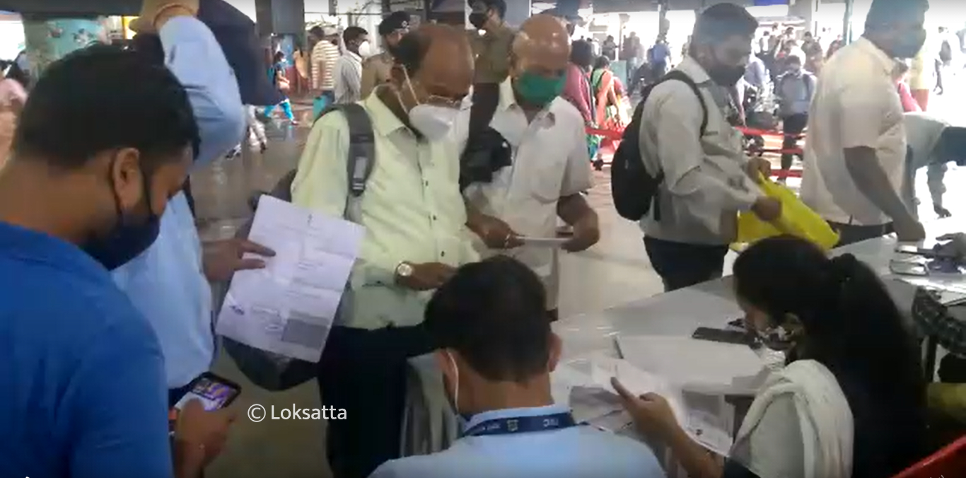 Mumbai Railway Local Pass Thane Station Covid 19 Vaccine Certificate Photos