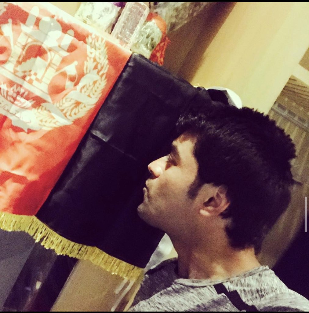 लीगच्या एलिमिनेटर सामन्यात साउदर्न ब्रेवविरुद्ध राशिद जेव्हा मैदानात उतरला, तेव्हा त्याचा चेहरा पाहून सर्वांनी त्यांना सलाम ठोकण्यास सुरुवात केली.