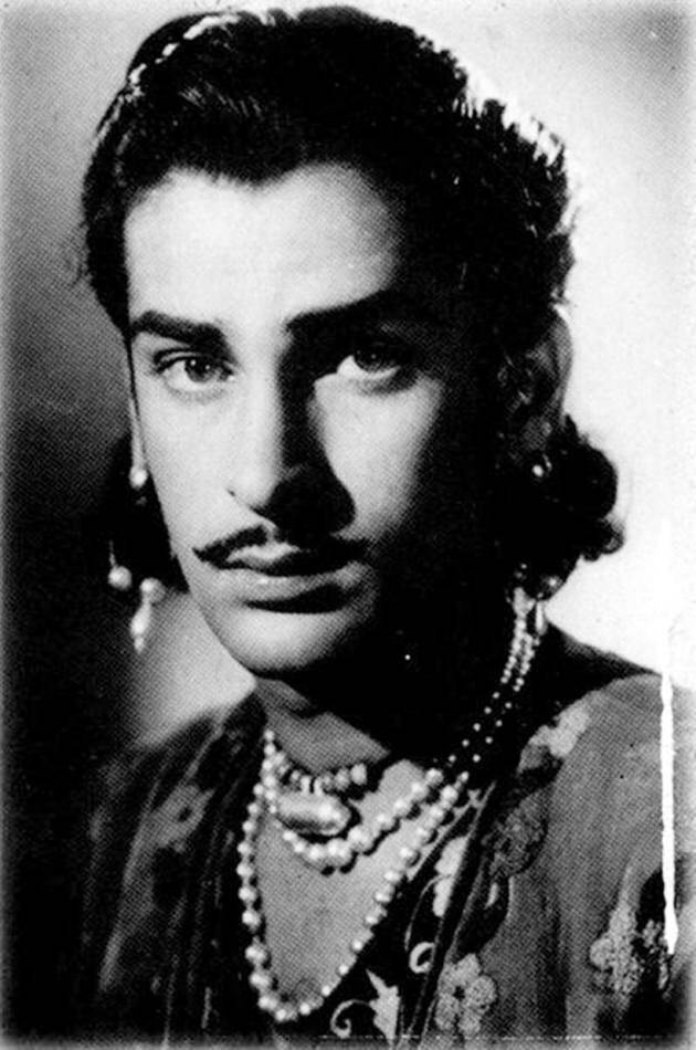 ’यु तो हमने लाख हसी देखे है’, ’ए गुलबदन’, ’दिवाना हुआ बादल’, गोविंदा आला रे आला’, ’बदन पे सितारे’ यांसारख्या विविध सदाबहार गाण्यांनी भुरळ घालत शम्मी कपूर यांनी रसिकांच्या मनावर कायमचा ठसा उमटवला आहे.