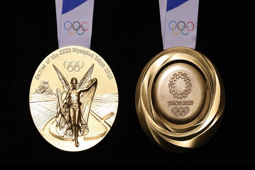 ऑलिम्पिकच्या पदकाच्या डिझाईनमध्ये ग्रीक देवता नाइकीचे चित्र आहे. यंदा जपानमधील धातूंचा पुनर्वापर करून जवळपास 6.21 दशलक्ष इलेक्ट्रॉनिक घटक गोळा करून ही पदके बनवण्यात आली आहेत.