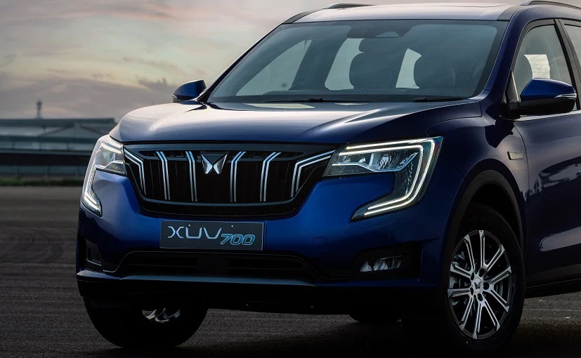 Mahindra XUV700 Price Photos features variants