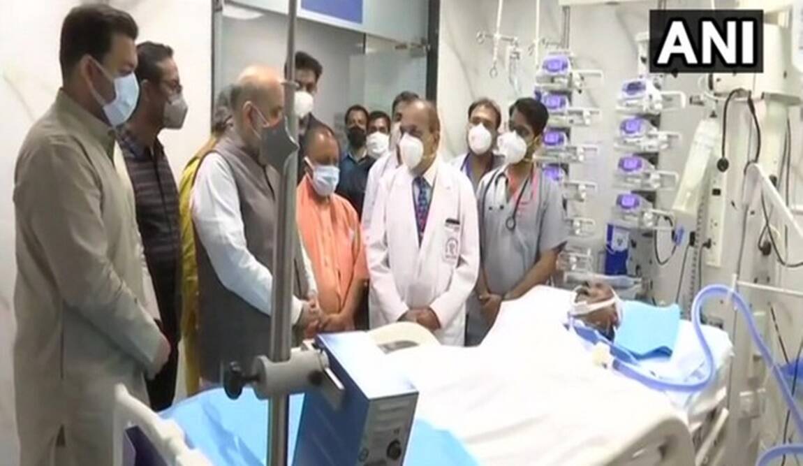 २०१२ च्या विधानसभा निवडणुकीत पुन्हा त्यांनी पुन्हा राष्ट्रीय क्रांती दलाचे तब्बल २०० उमेदवार उभे केले. मात्र, त्यांना एकही जागा जिंकता आली नाही. पक्ष बदलण्याचा आणि ठाम राजकीय भूमिका नसल्याचा फटका त्यांना स्वतःच्या अतरौली मतदारसंघातही बसला. ज्या मतदारसंघातून कल्याण सिंह ८ वेळा निवडून आले होते त्या पारंपारिक अतरौली मतदारसंघात त्यांच्या सून प्रेमलता यांचा पराभव झाला. (फोटो एएनआय)