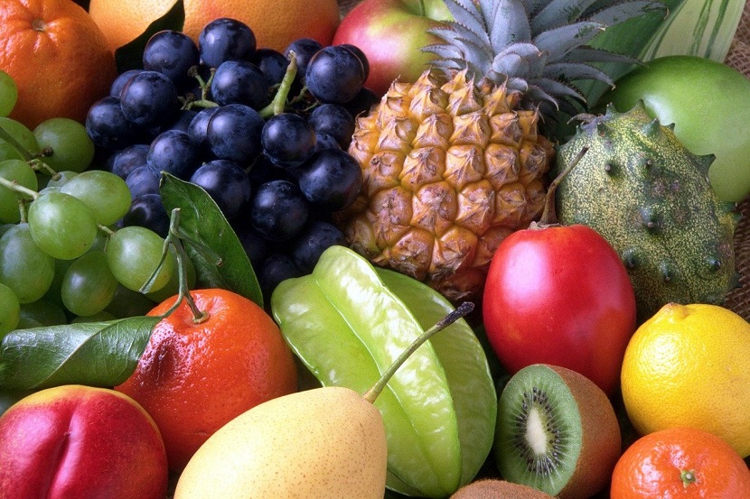 फळांमध्ये अनेक पोषक घटक असतात जे आरोग्यासाठी फायदेशीर ठरतात. फळांमध्ये कॅलरीज आणि साखरेचे प्रमाण कमी असते.