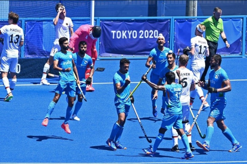 भारताने बलाढ्य जर्मनीचा ५-४ ने पराभव केला.