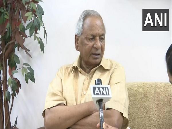 कल्याण सिंह भारतीय जनसंघाच्या उत्तर प्रदेश युनिटचे अध्यक्ष होते. जनता पक्षाचा प्रयोग अयशस्वी झाल्यानंतर १९८०मध्ये भारतीय जनसंघाचा भारतीय जनता पक्ष म्हणून पुनर्जन्म घेतला. याच दशकात भाजप अयोध्येत राम मंदिर बांधण्याच्या विश्व हिंदू परिषदेच्या मोहिमेत सहभागी झाले आणि लालकृष्ण अडवाणी यांना अयोध्या मोहिमेचा चेहरा करण्यात आलं.