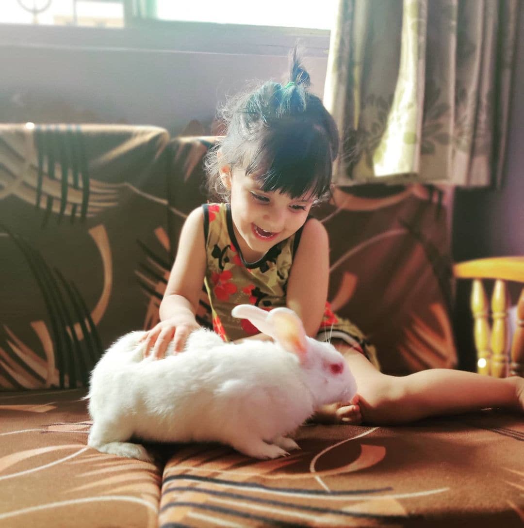 तिला एक मुलगी आहे. ती नेहमी तिच्या सोशल मीडियावर तिचे फोटो पोस्ट करत असते.