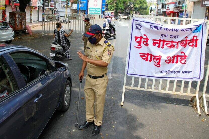 मॉल्समध्ये फक्त दोन लस घेतलेल्यांनाच प्रवेश दिला जाणार आहे. (एक्स्प्रेस फोटो - पवन खेंगरे)