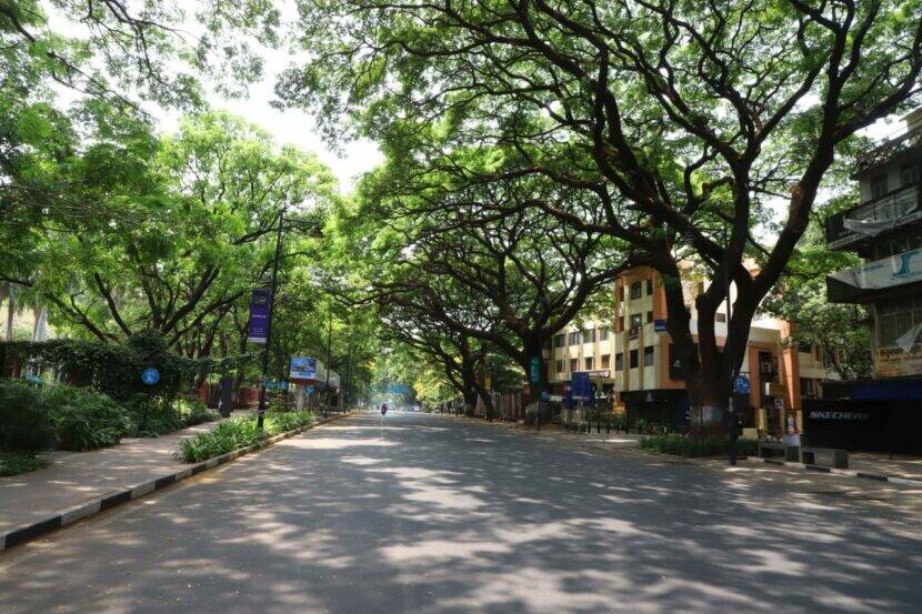 पुण्यातील सर्व दुकानं एक दिवस वगळता सकाळी ७ ते रात्री ८ पर्यंत सुरु ठेवण्याची परवानगी देण्यात आली आहे. (एक्स्प्रेस फोटो - पवन खेंगरे)