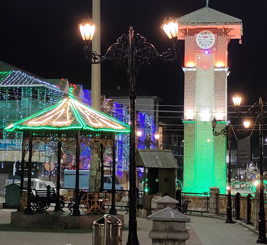 srinagar city in tri color (Photo srinagar municipal corporation twitter)
