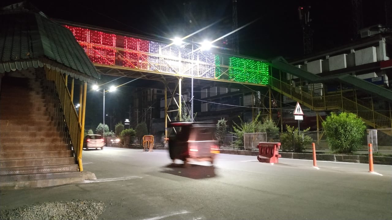 srinagar city in tri color new (Photo - srinagar municipal corporation twitter)