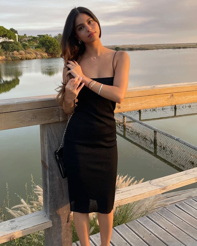 suhana-khan-black-bodycon-dress