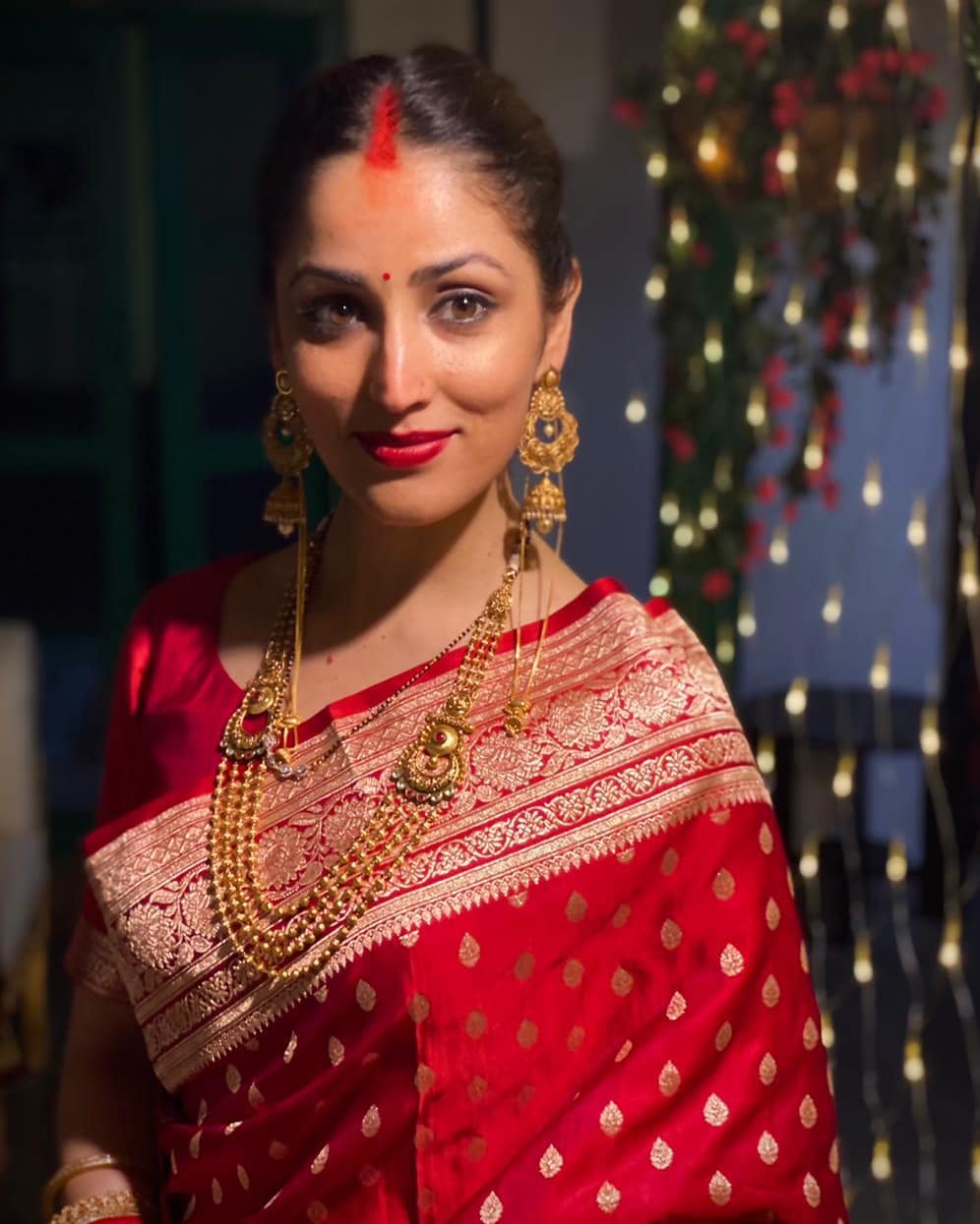 Bollywood Actress Mangalsutra Design Photos