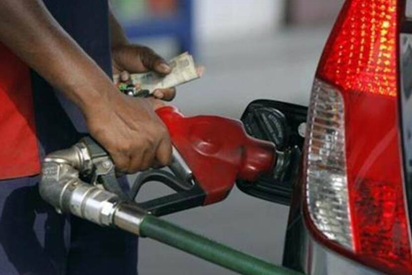 एसबीआयमधील अर्थतज्ज्ञांच्या म्हणण्यानुसार, जर पेट्रोलला जीएसटी अंतर्गत आणलं तर पेट्रोलची किंमत लीटरमागे ७५ रुपये , तर दुसरीकडे डिझेलसाठी लीटरमागे ६८ रुपये मोजावे लागण्याची शक्यता आहे.