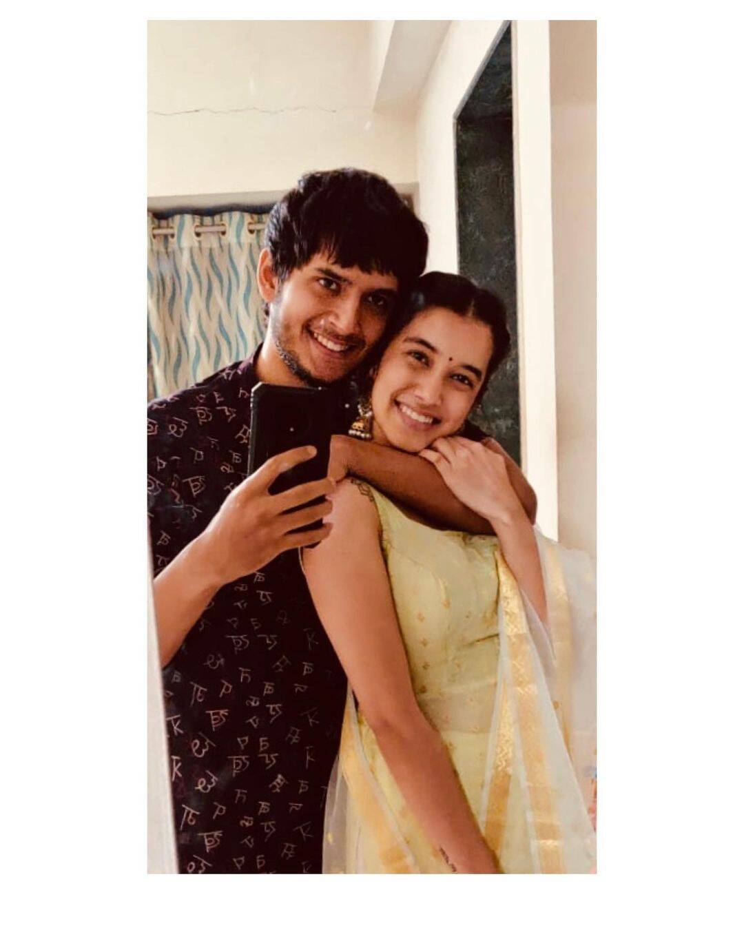 Shalva Kinjawadekar Shreya Daflapurkar Romantic Photos