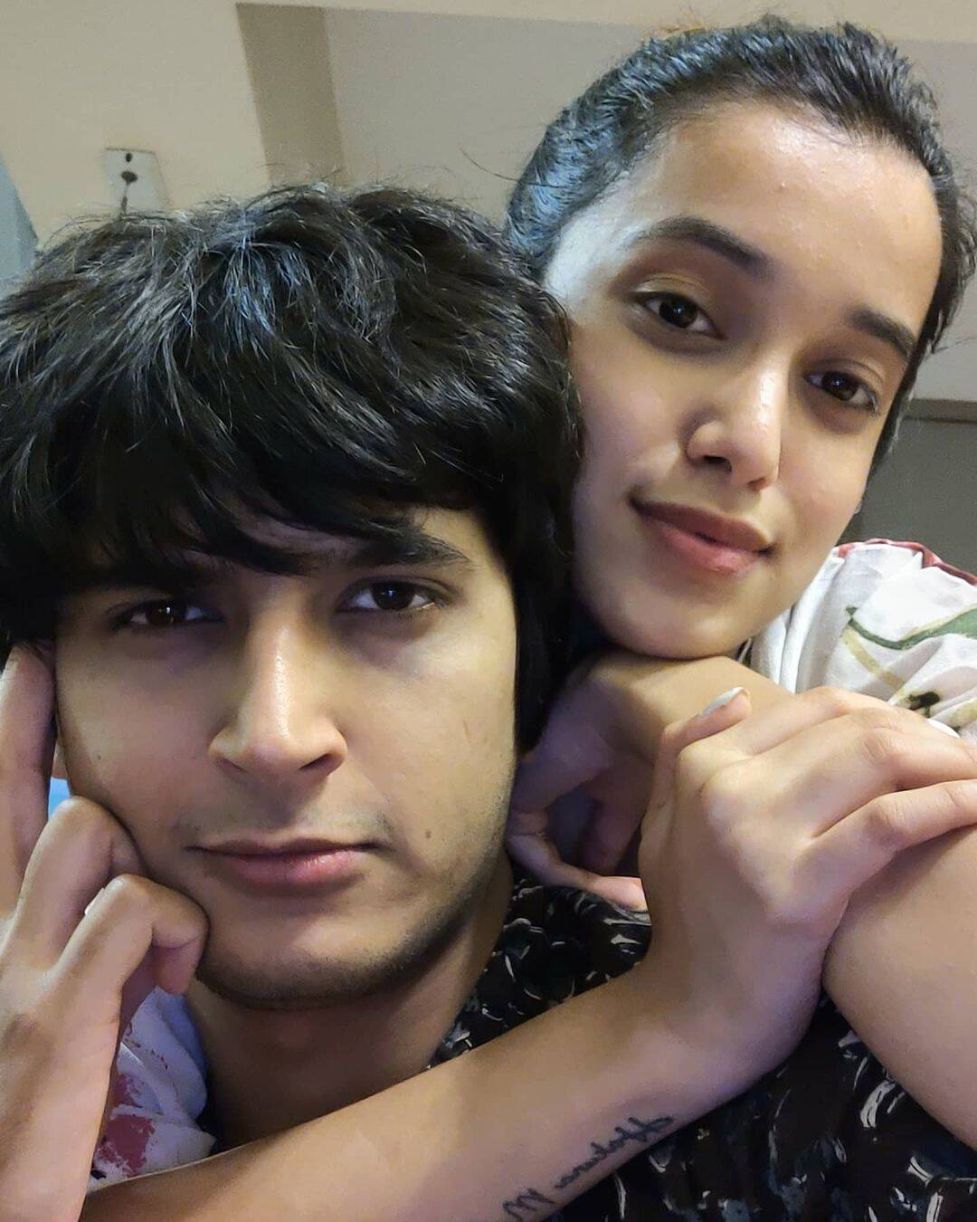 Shalva Kinjawadekar Shreya Daflapurkar Romantic Photos