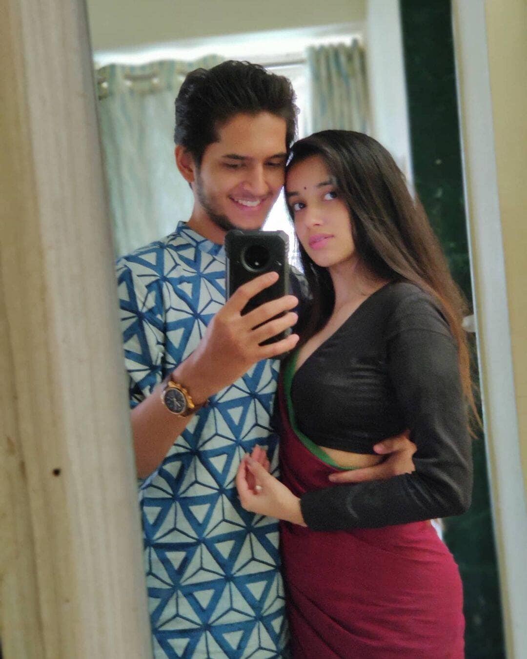 Shalva Kinjawadekar Shreya Daflapurkar Romantic Photos