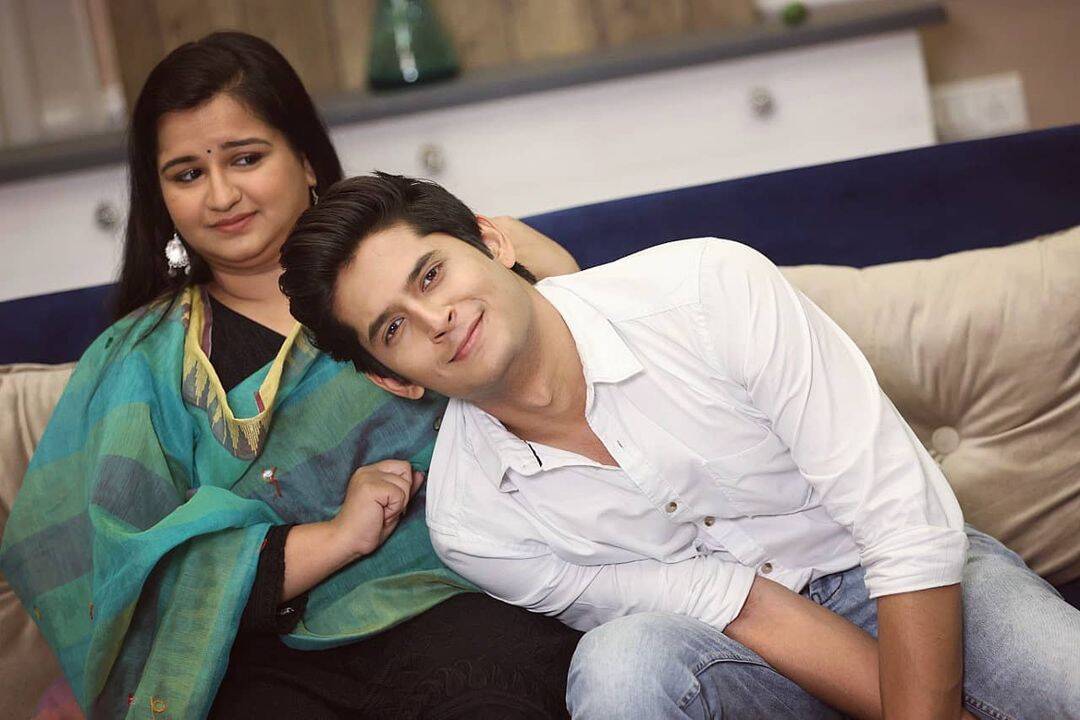 Shalva Kinjawadekar Shreya Daflapurkar Romantic Photos