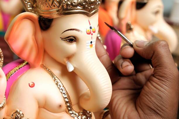 येत्या काही दिवसात घरोघरी लाडक्या गणरायाचे आगमन होणार आहे.