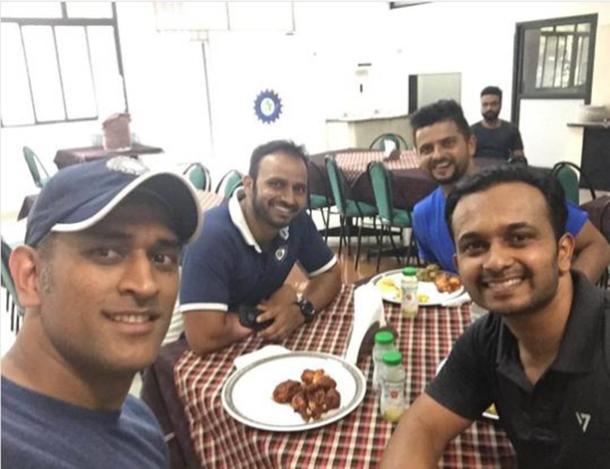 csk captain ms dhoni likes hang out without mobile phone