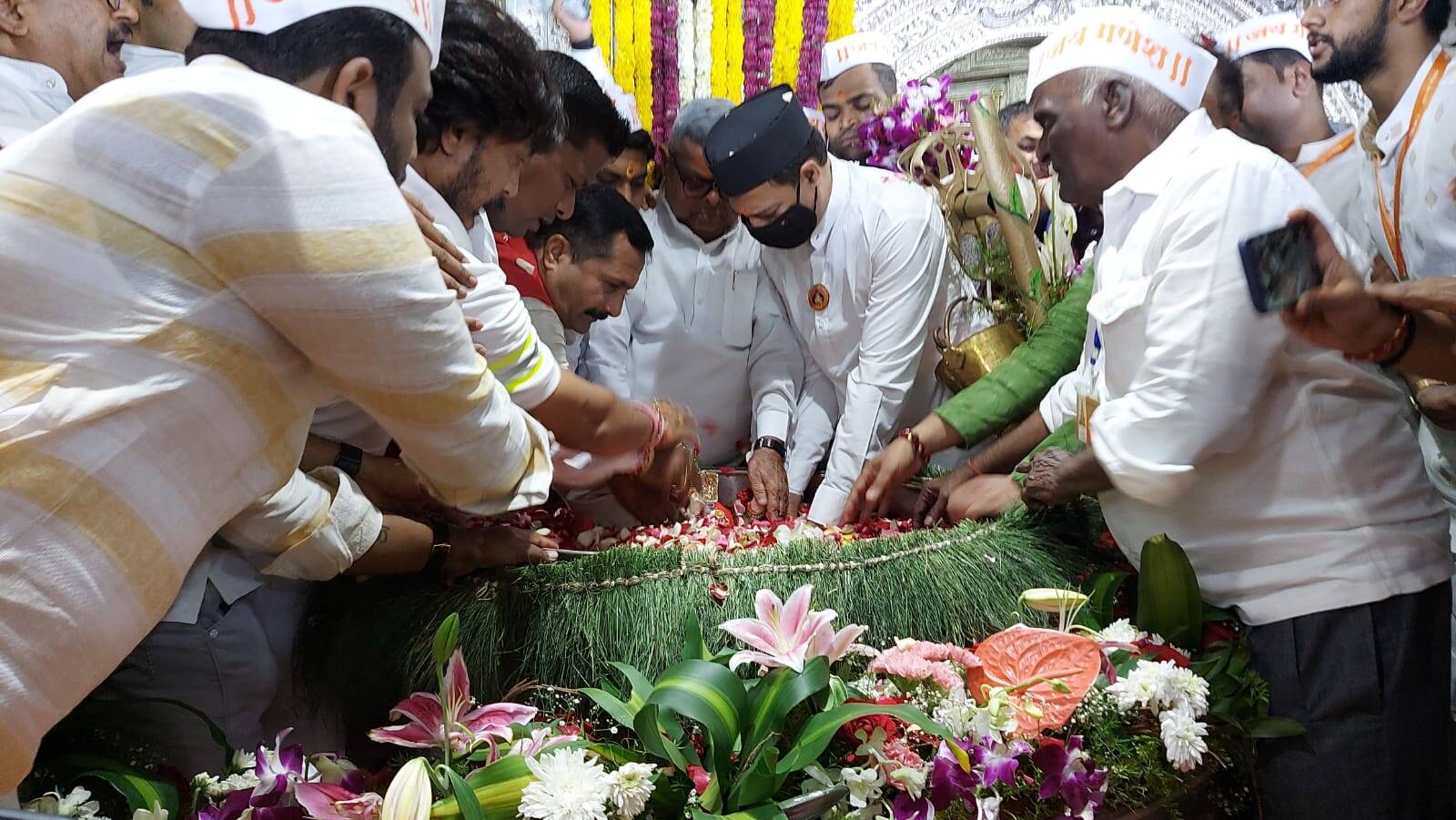 श्रीमंत दगडूशेठ हलवाई गणपतीच्या विसर्जन सोहळा नुकताच पार पडला.