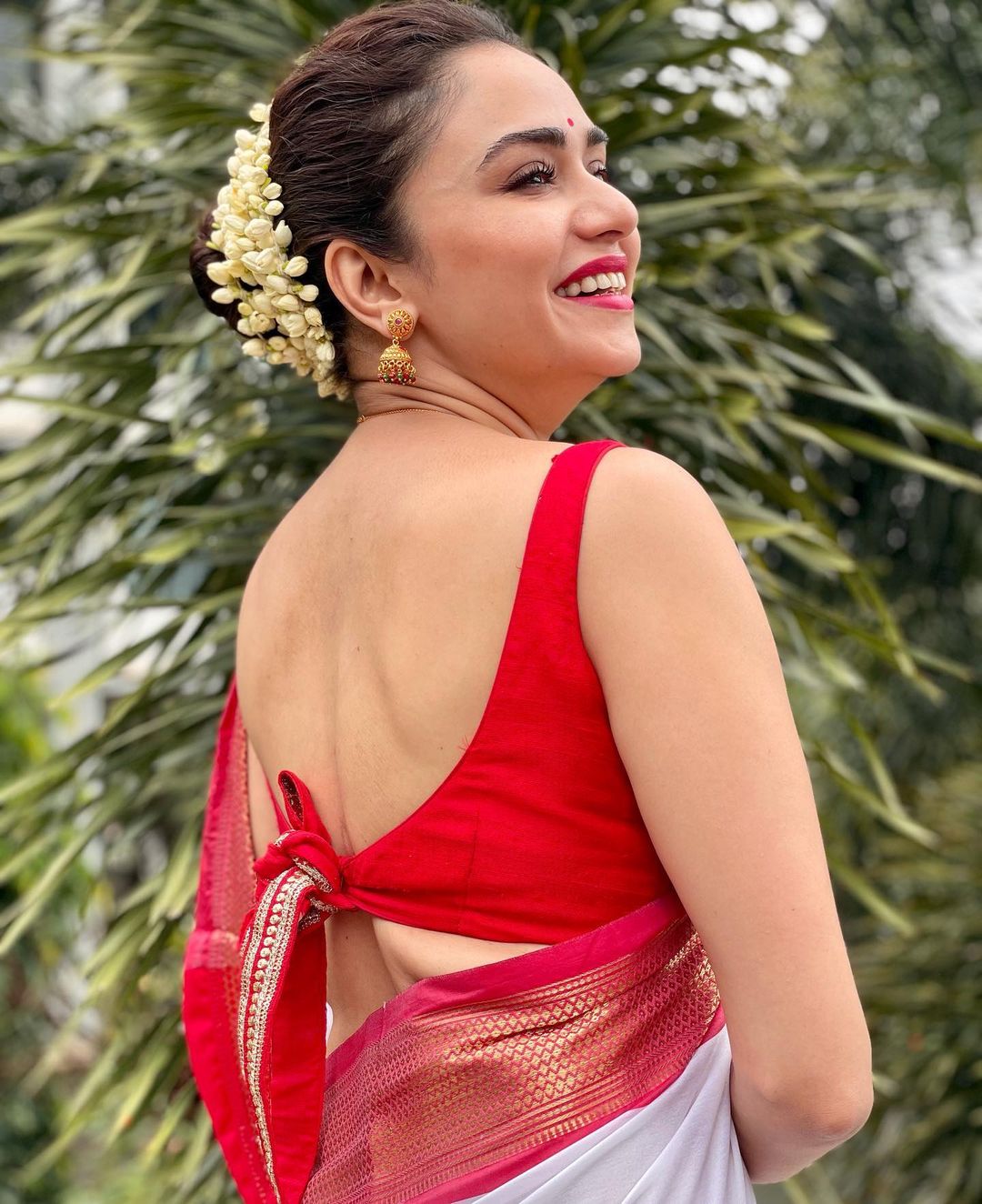 Amruta Khanvilkar in a pink floral saree! | Fashionworldhub