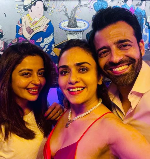 Amruta Khanvilkar Birthday Celebration