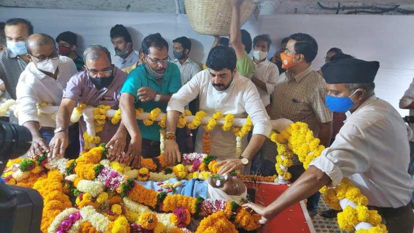 पुण्याचे महापौर मुरलीधर मोहोळ यांनी देखील बाबासाहेब पुरंदरे यांचं अंतिम दर्शन घेतलं.