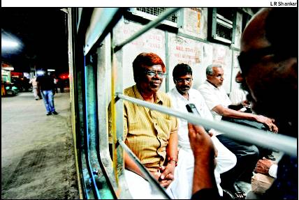 २००६ मध्ये न्यायमूर्ती चंद्रू यांना मद्रास उच्च न्यायालयाचे अतिरिक्त न्यायाधीश बनवण्यात आले. त्यानंतर २००९ मध्ये त्यांना कायम न्यायाधीश बनवण्यात आले. 