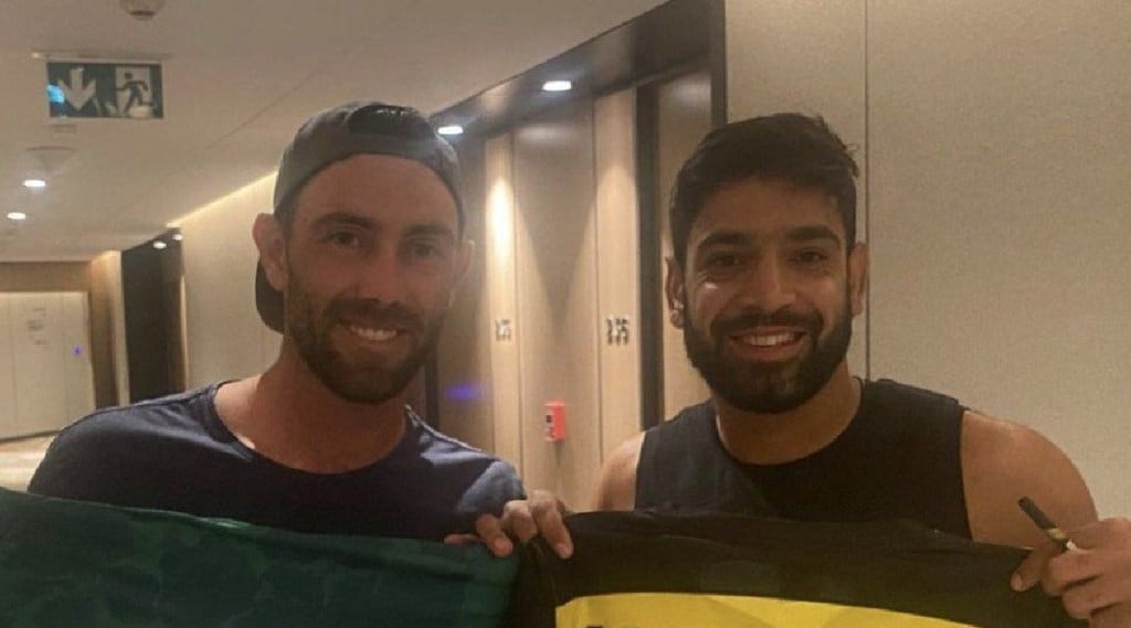 Glenn Maxwell exchanges jersey