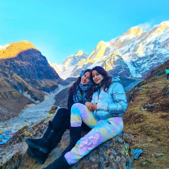 Janhvi Kapoor Sara Ali Khan Kedarnath Temple Photos