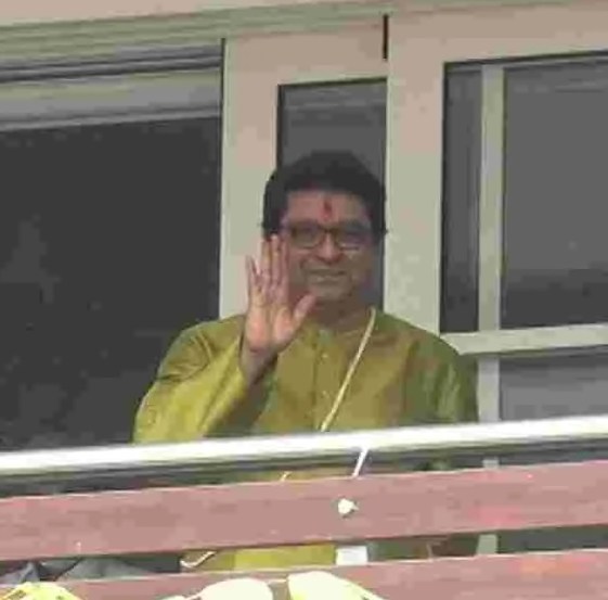 Inside Photos Raj Thackeray Devendra fadnavis meeting at his new home shivtirtha