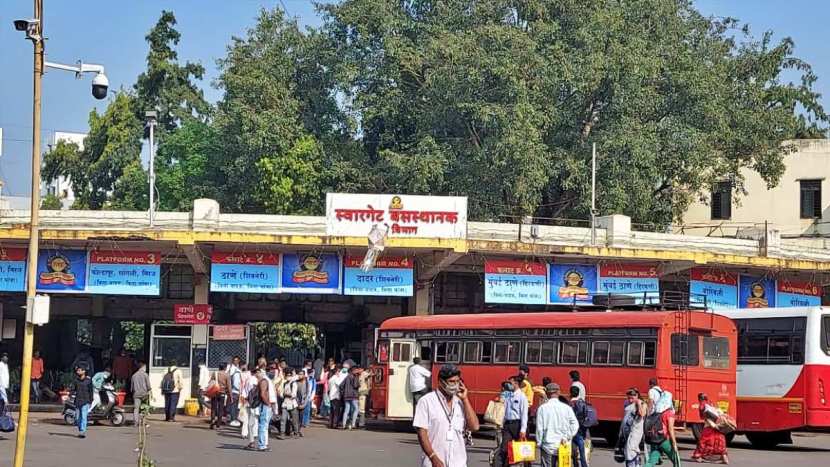 आतापर्यंत महाराष्ट्रातील एसटीच्या २५० आगारांपैकी २२३ आगार बंद झालेत.