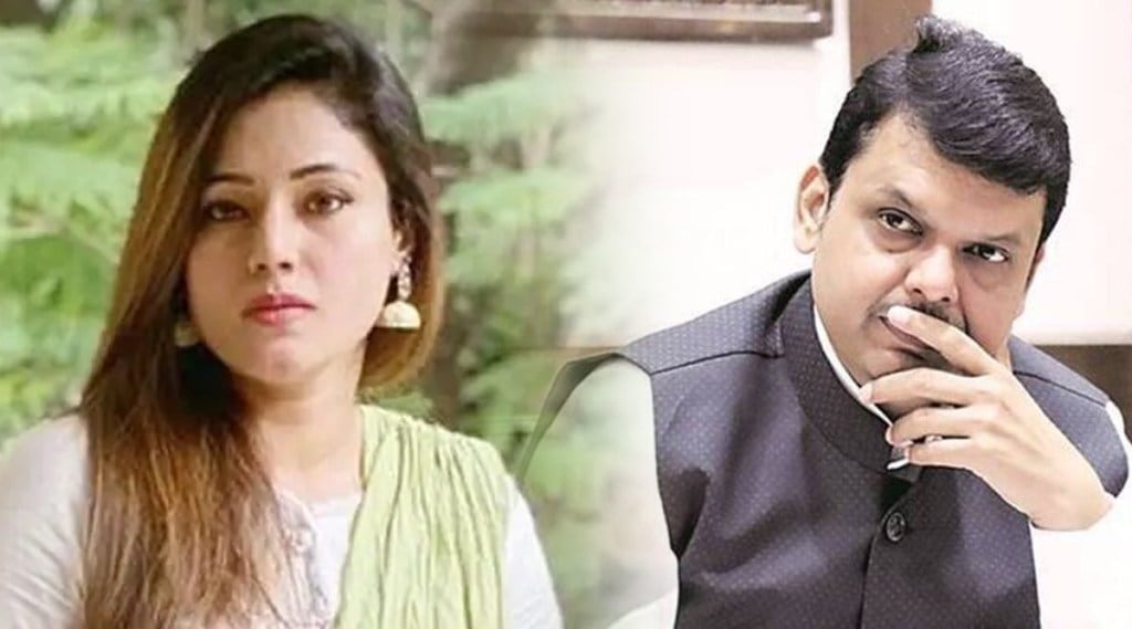 nilofer khan notice to devendra fadnavis