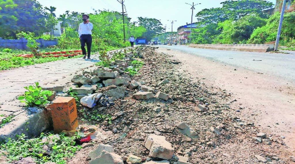 गुजरात गॅस वाहिनीच्या कामात रस्त्याची दुर्दशा