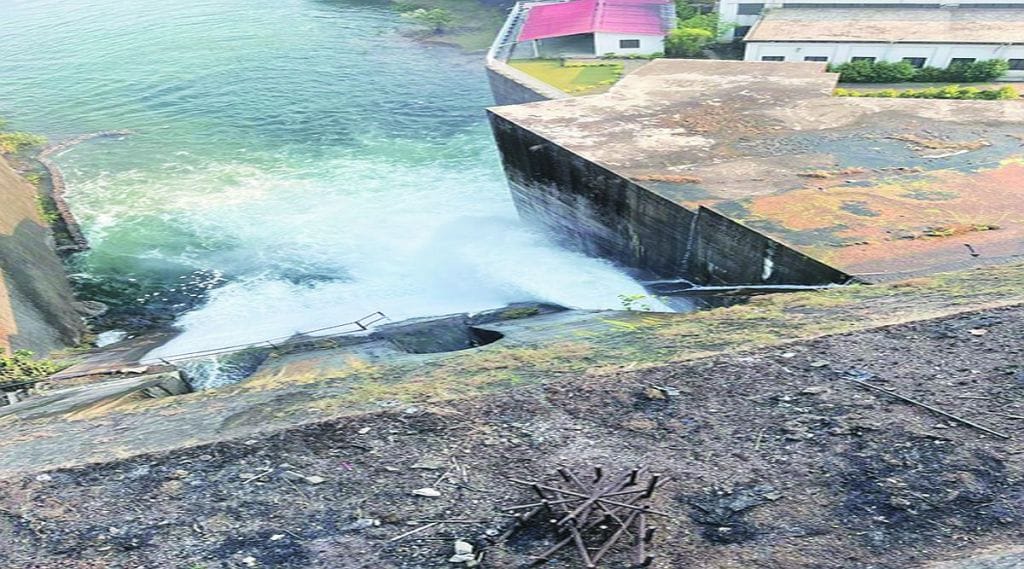 राधानगरीचा दरवाजा उघडण्याचे कारण अद्यापही अंधारात