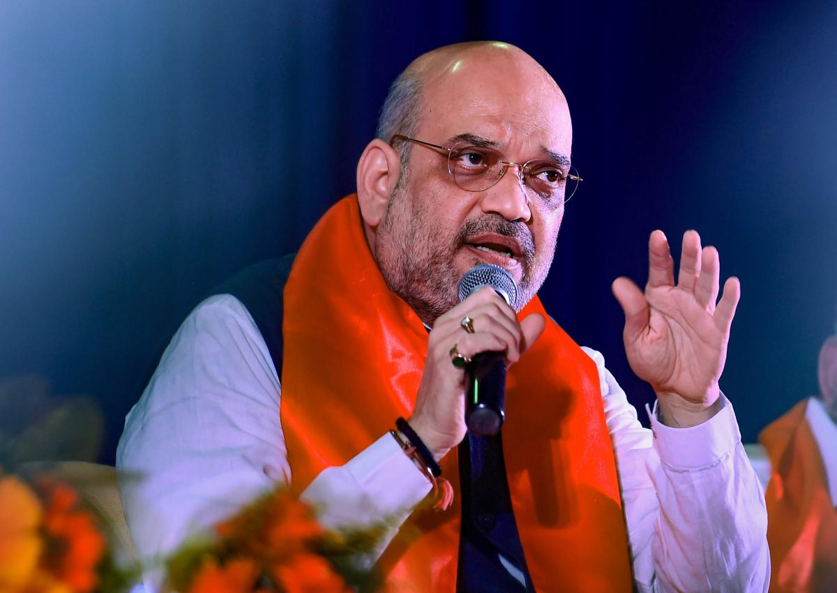 why amit shah have photos of veer savarkar and chanakya at his home