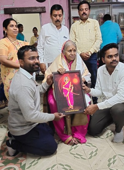 Mother of orphans Sindhutai Sapkal