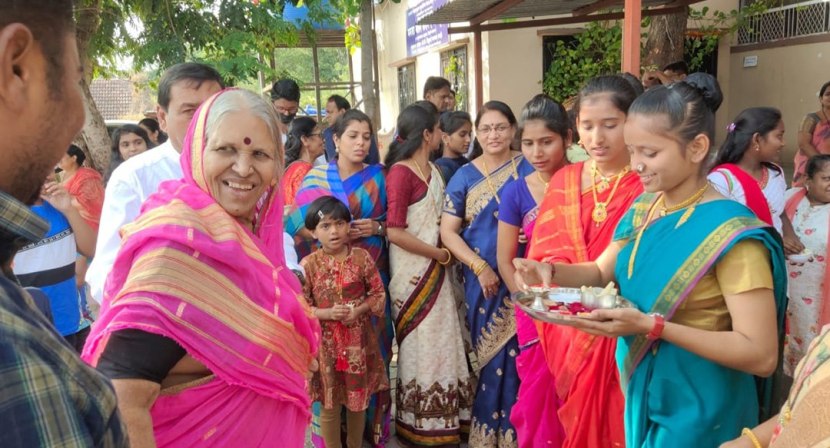 Mother of orphans Sindhutai Sapkal