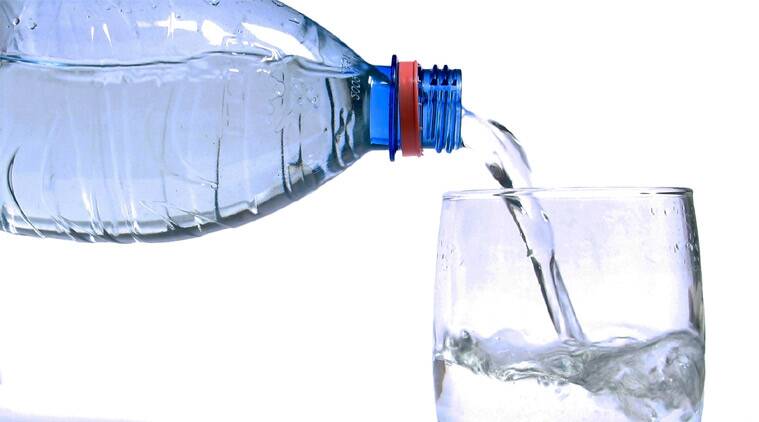 तुम्हीही प्लास्टिकच्या बाटलीतून पाणी पिता का? मग या गोष्टी लक्षात ठेवाच