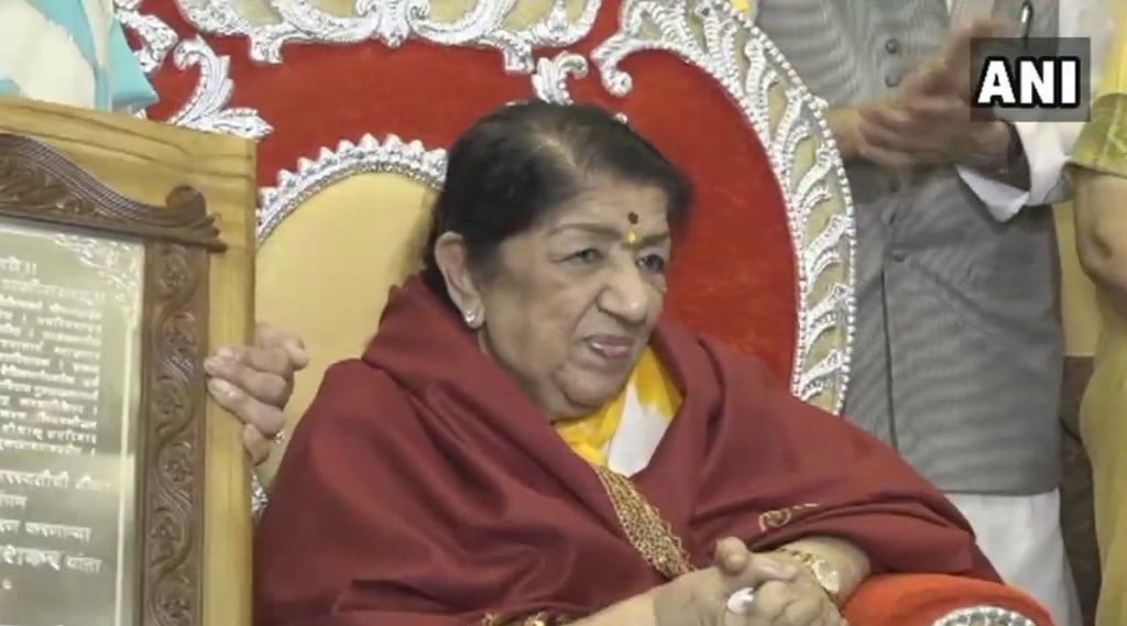 Lata Mangeshkar Health Update : लतादीदी ऑक्सिजन सपोर्टवर, डॉक्टरांसह कुटुंबियांनी दिली प्रकृतीविषयी माहिती